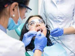 Quels avantages à se rendre dans un cabinet dentaire ?